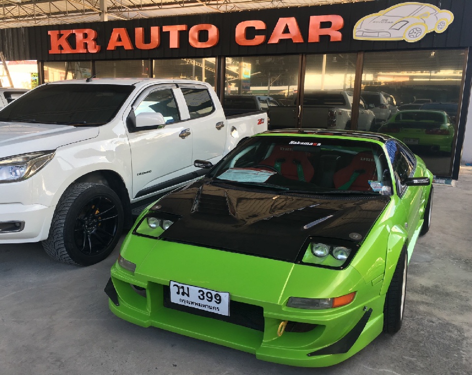 รถกระบะและรถสปอร์ตหน้าร้าน KR AUTO CAR